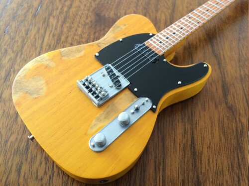 Guitare Miniature Fender Telecaster De Bruce Springsteen - Réplique 1/4 (25 Cm) - Objet De Collection Et Décoration