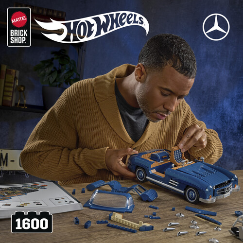 Mattel Brick Shop - Hot Wheels Premium Series Mercedes-Benz 300Sl, Includes 1 Collectible Diecast Car, 1600 Piece Collectible Building Toy Set
