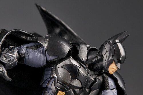 Revoltech Amazing Yamaguchi Batman (Batman Arkham Knight Ver