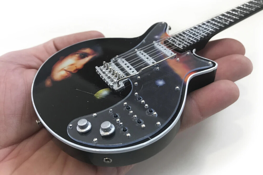  - Brian May Signature New Horizons Mini Guitar (Fig)