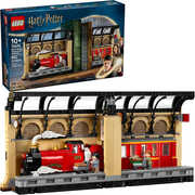 LEGO® Harry Potter™ Book Nook: Hogwarts™ Express 76450 