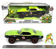 Jada Toys - 1:24 1967 Chevy Camaro with Teenage Mutant Ninja Turtles Raphael Figure 