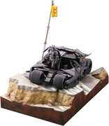 Batman: Dark Knight Trilogy - Legacy of Revoltech - Batmobile Tumbler in Gotham City