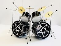 Tommy Lee Motley Crue Mini Drum Kit (Clcb) (Fig)