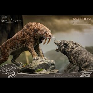 Wonders of the Wild Series - Smilodon & Dire Wolf Statue Set 