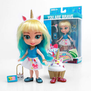 Loyal Subjects - For Keeps - Emma Girl with Cupcake Keepsake 5" Action Figure (Net)