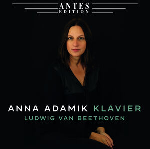 Klavier , Anna Adamik