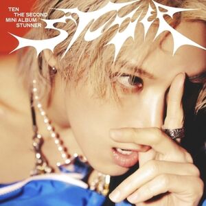 Stunner - Pack Book Version - incl. 80pg Photobook + Photocard [Import]