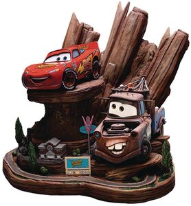 Iron Studios - Cars - Deluxe Art Scale 1/ 10 - Lightning Mcqueen and Tow Mater Statue