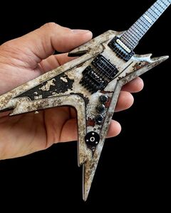 Axe Heaven Dimebag Darrell Pantera Dean Rust Razorback Mini Guitar Replica Collectible DD-182