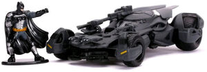 1:32 2017 JUSTICE LEAGUE BATMOBILE W/ BATMAN FIGURE