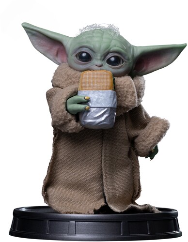 MANDALORIAN AND GROGU - FOOD CART SNACK STATUE