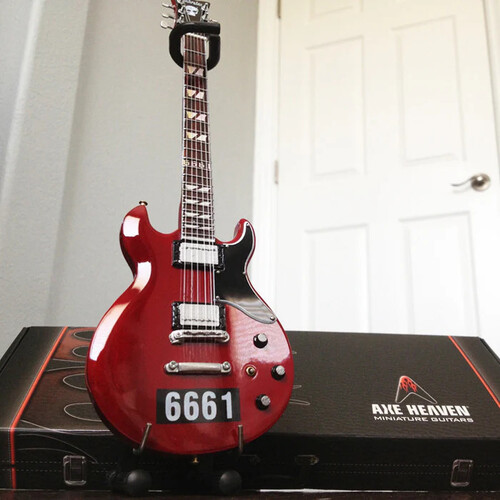 AXE HVN ZACKY VENGEANCE AVG SVNFLD 6661 RED