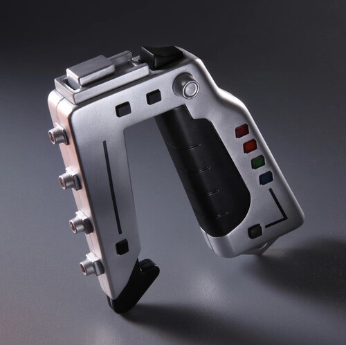 SPACE 1999 STUN GUN & COMMLOCK REPLICA