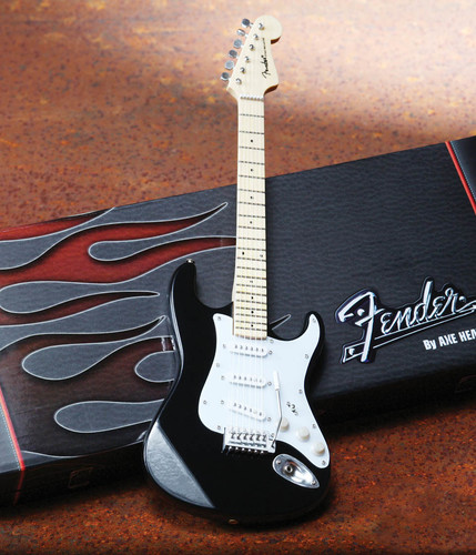 AXE HVN FENDER STRAT CLASSIC BLACK FINISH MI