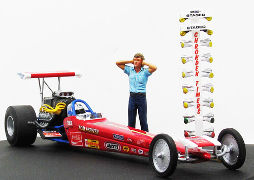 Tom Mongoose McEwen's Rear Engine Dragster with Christmas Tree Starting Light 1/24 Scale Model Kit