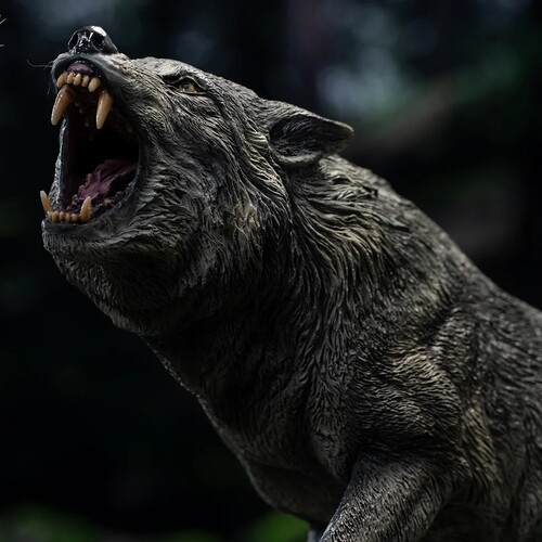 DIRE WOLF STATUE