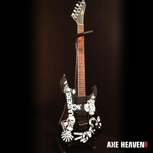 JEFF HANNEMAN SLAYER CUSTOM RAIDERS MINI GUITAR