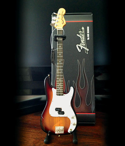 AXE HVNFP001 FENDER PRECISION BASS SUNBURST GTR R