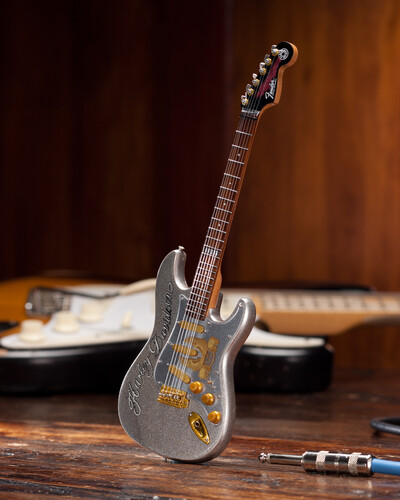 AXE HEAVEN HARLEY DAVIDSON FENDER STRATOCAST