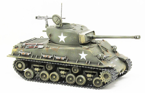 World War II M4 Sherman Medium Tank with Four Figures 1/48 Scale Model Kit