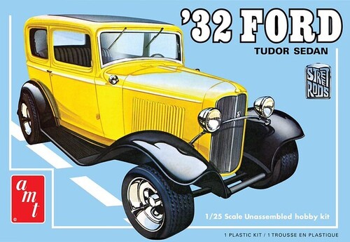 AMT 1932 Ford Tudor Sedan Street Rods Series 1/25 Scale Model Kit