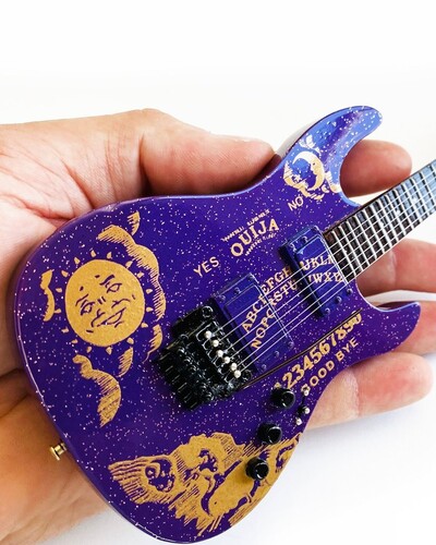 Kirk Hammett - Kirk Hammett Ouija Purple Sparkle Esp Mini Guitar