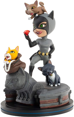 DC CATWOMAN ELITE VYL FIG 4