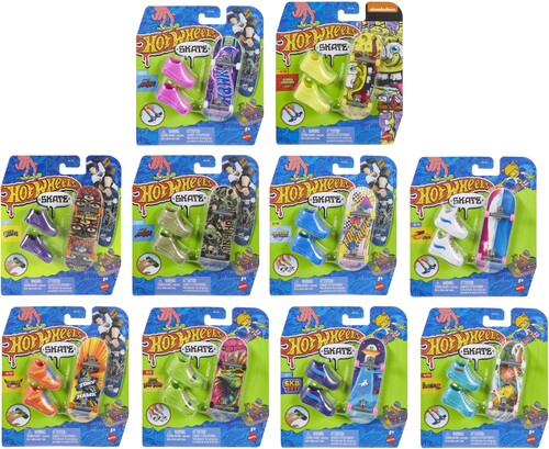HOT WHEELS SKATE BOARD & SHOE 16 PIECE C ASRT