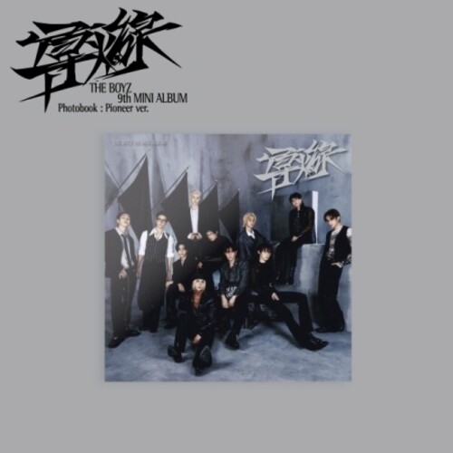 Fuse - Pioneer Photobook Version - incl. 80pg Photobook, 2 Logo Stickers, Postcard, Folded Poster + 2 Photocards [Import]