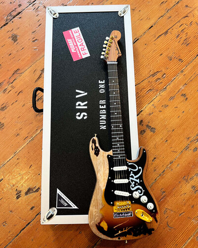 AXE HEAVEN SRVCASE1/ FS005 STEVIE RAY VAUGHAN'S #1