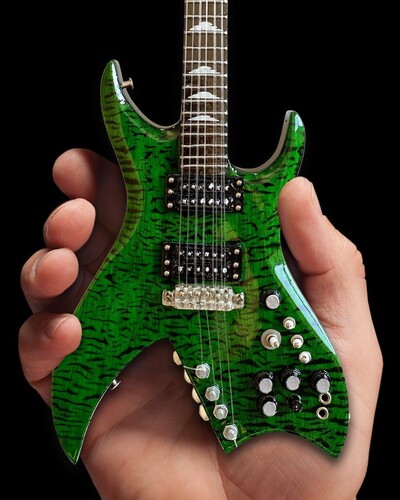 SLASH GUNS N ROSES BC RICH GREEN BITCH MINI GUITAR