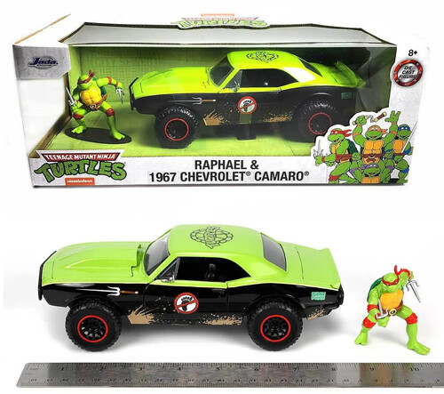 1:24 67 CHEVY CAMARO W/  TMNT RAPHAEL FIG