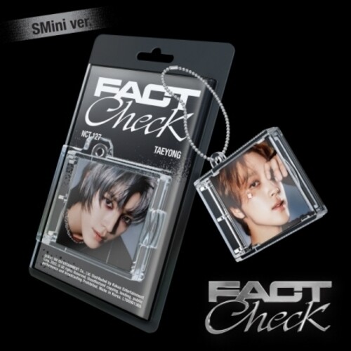 Fact Checkin - Smini - Random Cover - incl. Keyring Ballchain + Photocard [Import]