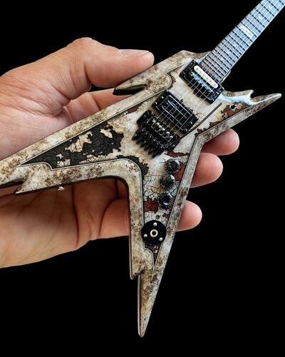 AXE HVN DIMEBAG DARRELL PANTERA RAZORBACK MINI GTR