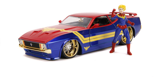 1:24 1973 FORD MUSTANG MACH 1 W/ CAPTAIN MARVEL FIG