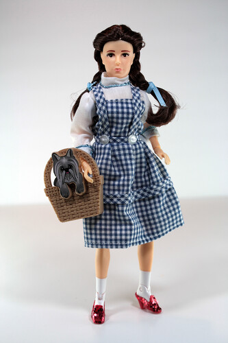 8IN THE WIZARD OF OZ - DOROTHY
