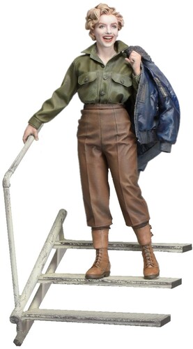 MARILYN MONROE 1/ 8 SCALE PLASTIC MODEL KIT