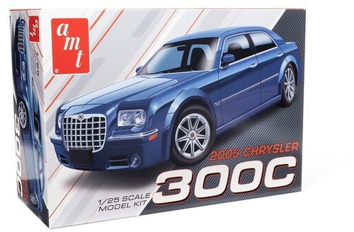 AMT 2005 Chrysler 300C 1/25 Scale Model Kit