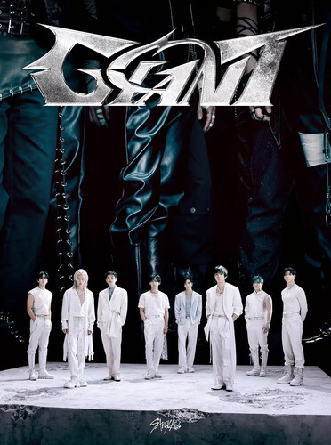 Giant - Version B - incl. Photobook, Special Zine + Photocard [Import]