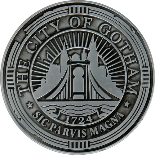 DC THE BATMAN LTD ED CITY OF GOTHAM MEDALLION