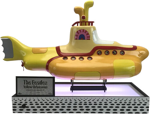 BEATLES - YELLOW SUBMARINE STUDIO SCALE MODEL